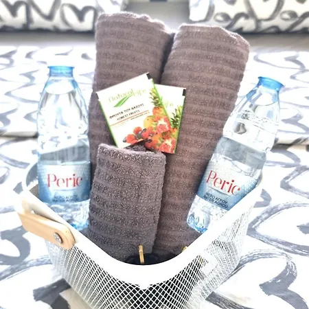 Beachside Comfort - 2br Apt,5 Min To The Lägenhet Larnaca