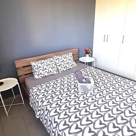 Beachside Comfort - 2br Apt,5 Min To The * Larnaca