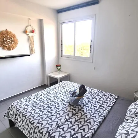 Beachside Comfort - 2br Apt,5 Min To The Larnaca