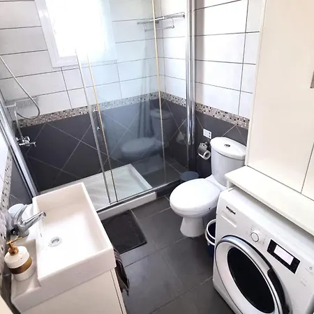 Apartment Beachside Comfort - 2br Apt,5 Min To The *