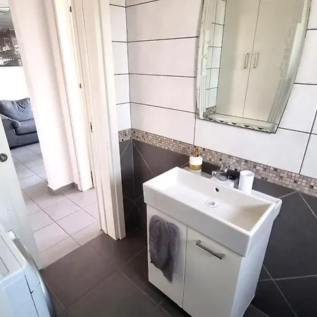 Lejlighed Beachside Comfort - 2br Apt,5 Min To The