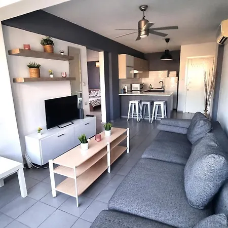 Beachside Comfort - 2br Apt,5 Min To The Apartment *