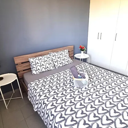 Beachside Comfort - 2br Apt,5 Min To The * Larnaca