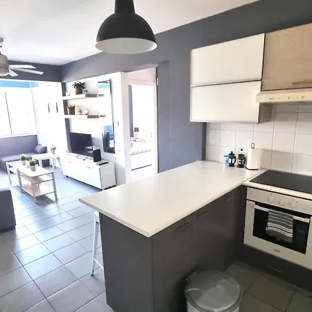 Beachside Comfort - 2br Apt,5 Min To The شقة