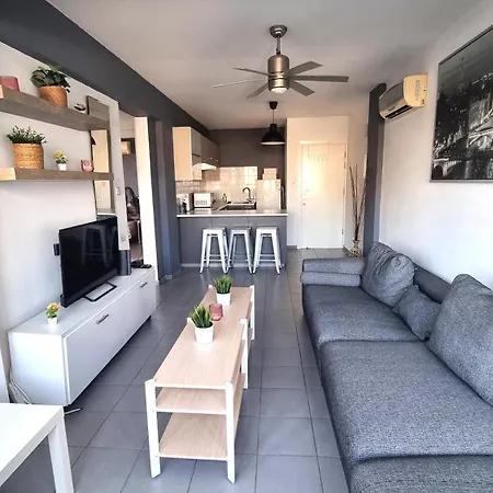 Beachside Comfort - 2br Apt,5 Min To The Apartment *