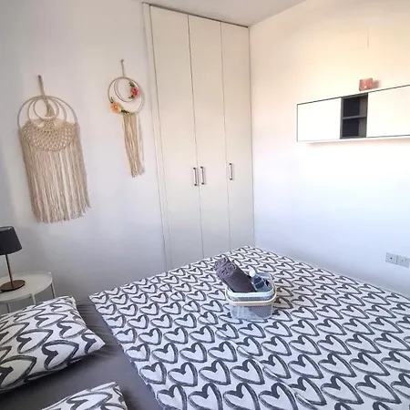 Apartment Beachside Comfort - 2br Apt,5 Min To The *