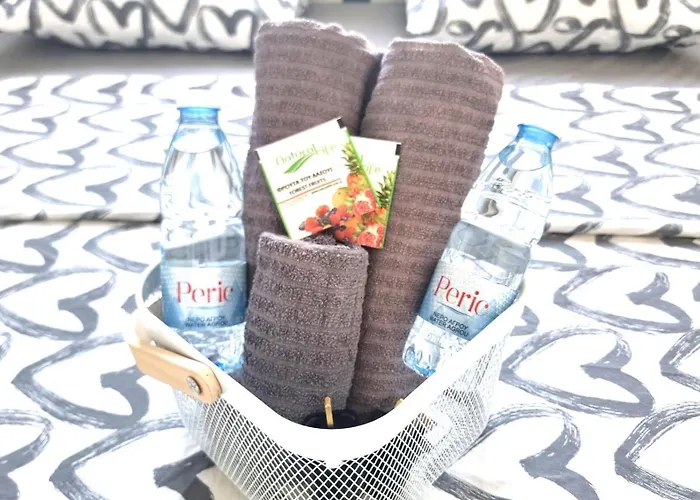 Beachside Comfort - 2br Apt,5 Min To The アパート ラルナカ